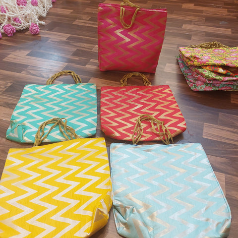 Zig zag print bags !!!