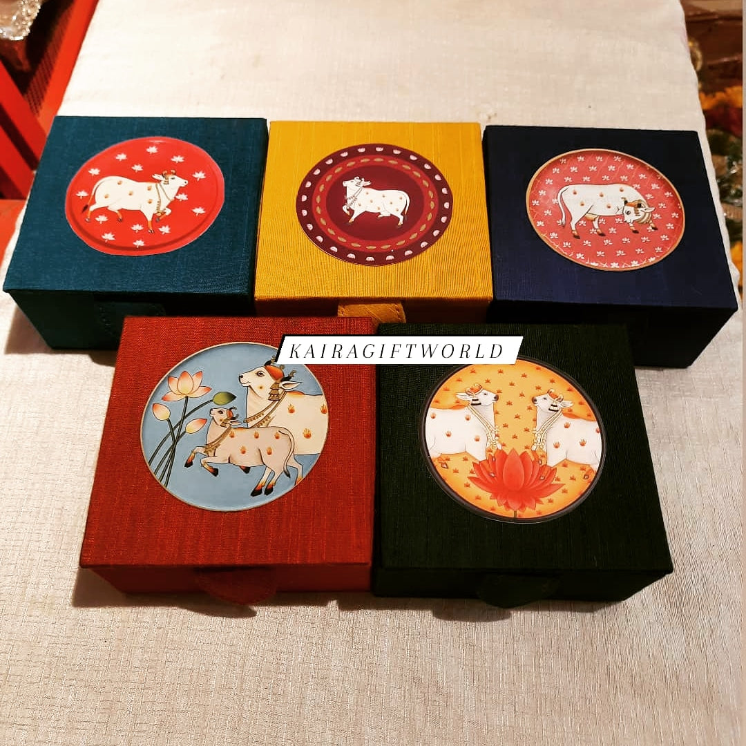 Pichwai cow printed Ear Rings Holder