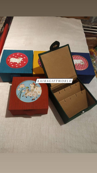 Pichwai cow printed Ear Rings Holder