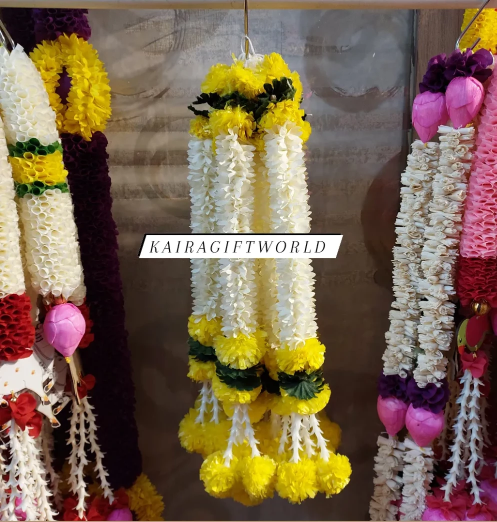 White /Yellow Garlands